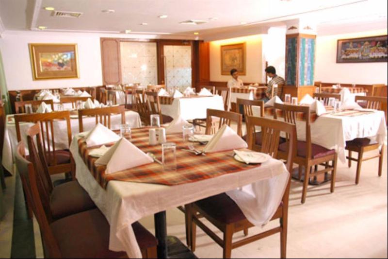 Hotel Chariot Chennai Exteriör bild